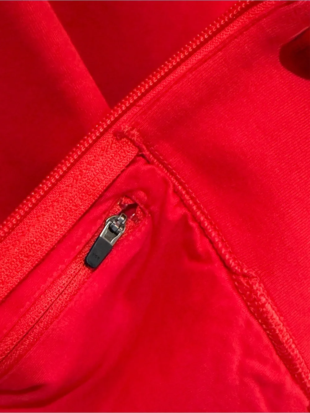 NEW APPLE STORE LOGO EMPLOYEES ONLY ¼ ZIP SWEATSHIRT IN BRIGHT RED UNISEX LARGE